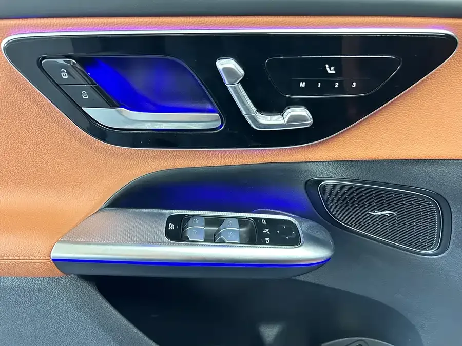 Mercedes-Benz GLC-Class Mercedes-Benz GLC 2024 facelift GLC 260 L 4MATIC luxury 5-seater 2024 — миниатюра 4