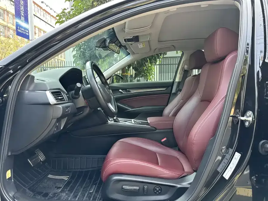 Honda Accord 2022 Accord 260TURBO Fantasy Night Premium Edition 2023 — миниатюра 3