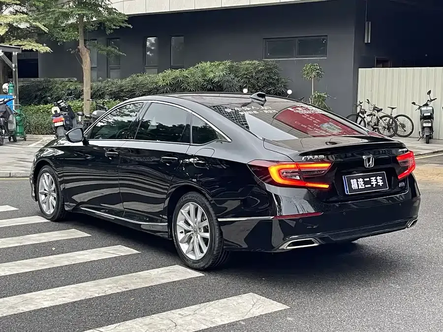 Honda Accord Accord 2022 260TURBO Deluxe Edition 2022 — миниатюра 2