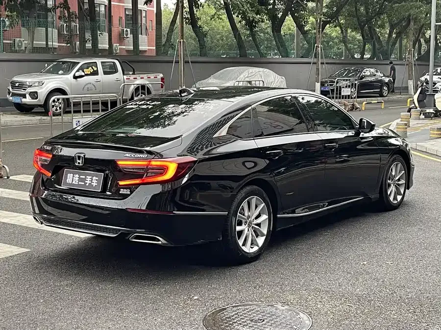 Honda Accord Accord 2022 260TURBO Deluxe Edition 2022 — миниатюра 4