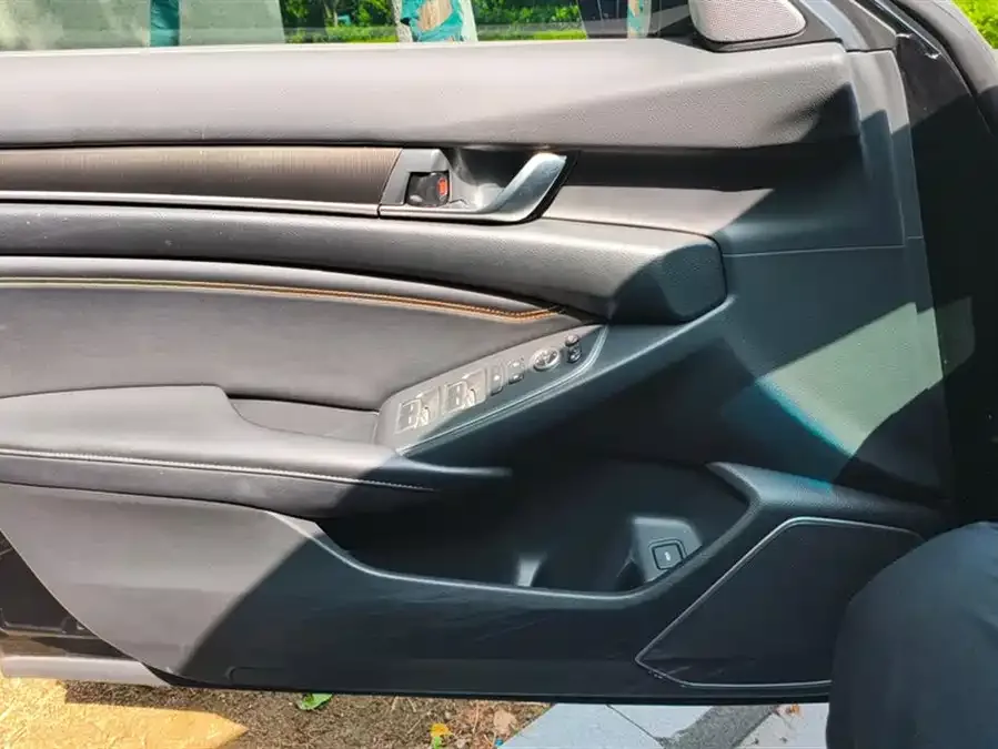 Honda Accord 2022 Accord 260TURBO Fantasy Night Premium Edition 2022 — миниатюра 4