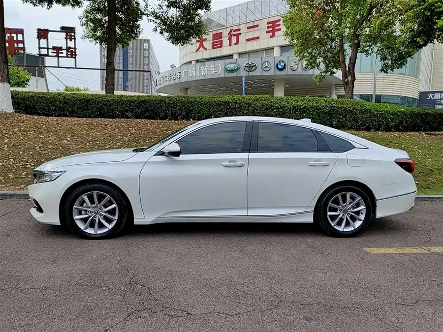 Honda Accord Accord 2022 260TURBO Deluxe Edition 2023 — миниатюра 3