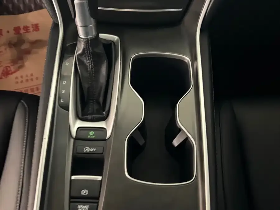 Honda Accord Accord 2022 260TURBO Deluxe Edition 2022 — миниатюра 5