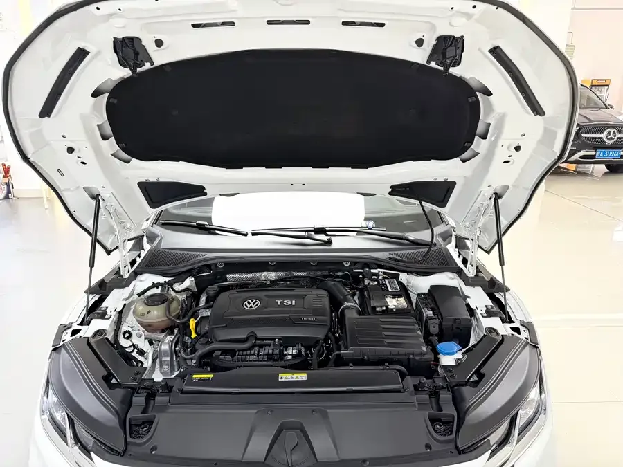 Volkswagen FAW- CC FAW-Volkswagen CC 2021 380TSI Eye-catching Edition 2022 — миниатюра 3