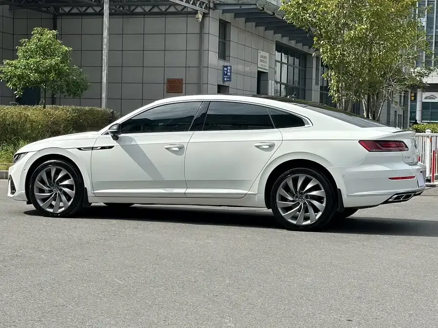 Volkswagen FAW- CC FAW-Volkswagen CC 2024 380TSI Eye-catching Edition 2024 — миниатюра 3