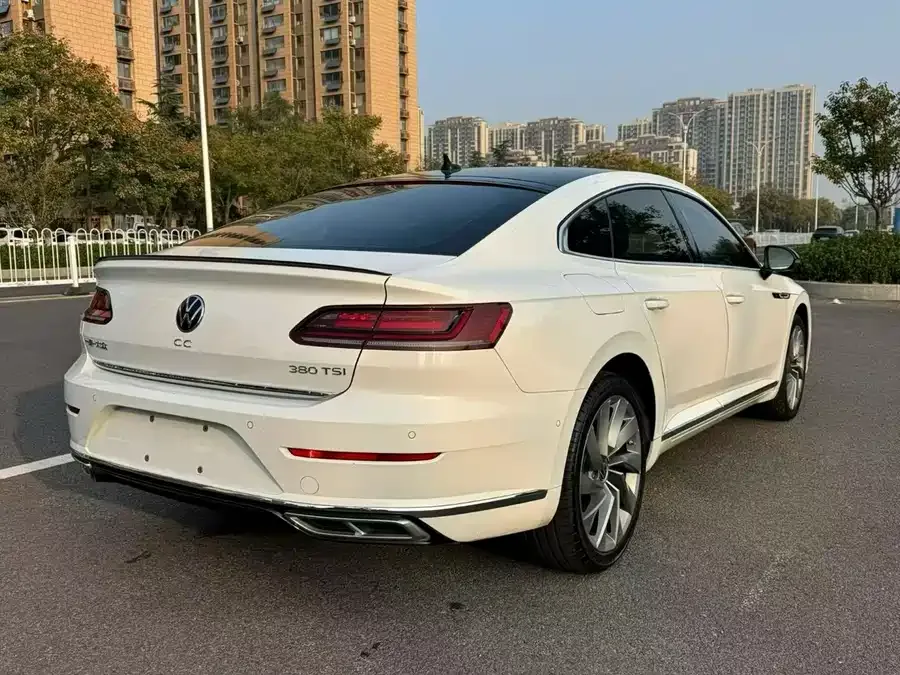 Volkswagen FAW- CC FAW-Volkswagen CC 2023 380TSI Eye-catching Edition 2023 — миниатюра 4