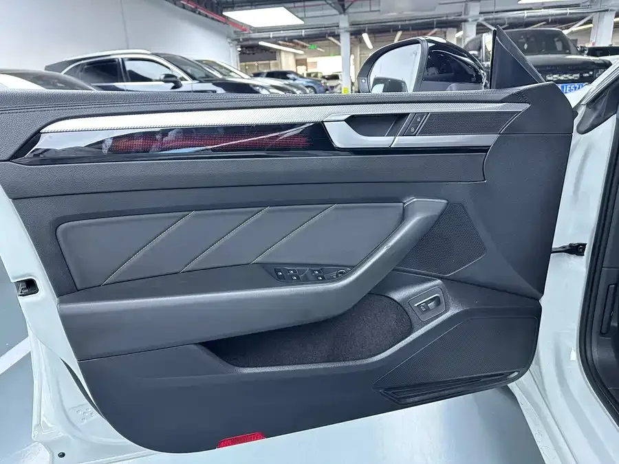 Volkswagen FAW- CC FAW-Volkswagen CC 2023 380TSI Eye-catching Edition 2023 — миниатюра 4