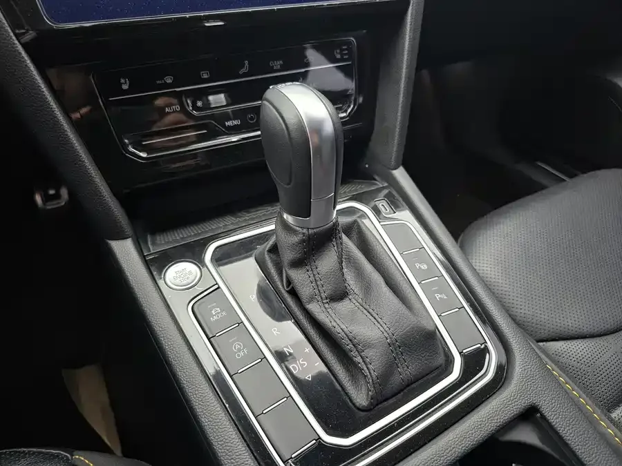 Volkswagen FAW- CC FAW-Volkswagen CC 2023 380TSI Eye-catching Edition 2023 — миниатюра 4