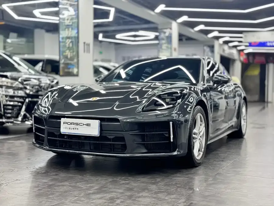 Porsche Panamera 2025