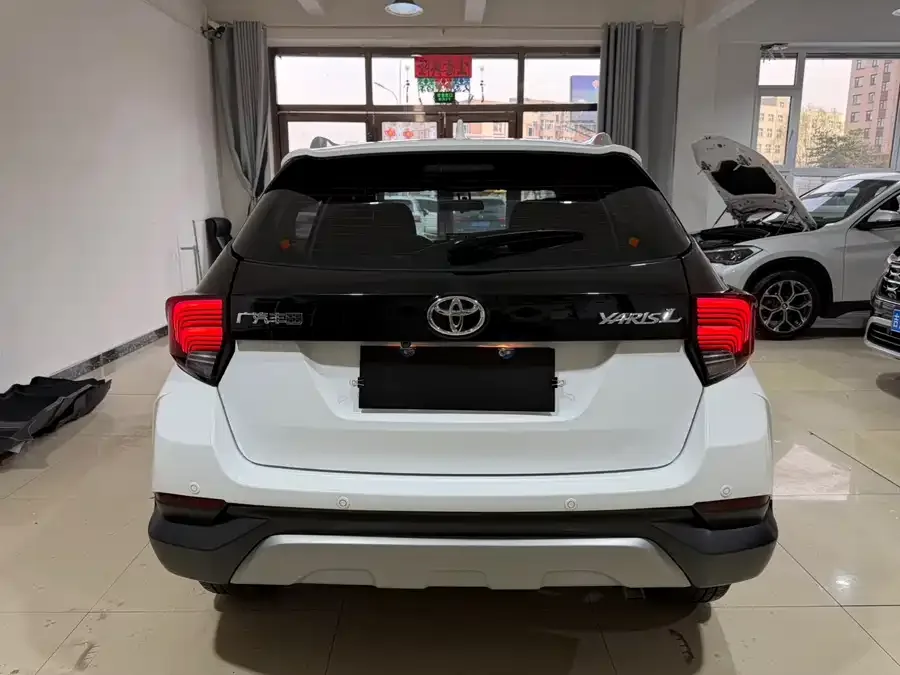 Toyota YARiS L YARiS L 2022 YARiS X 1.5L CVT Luxury PLUS Edition 2023 — миниатюра 2