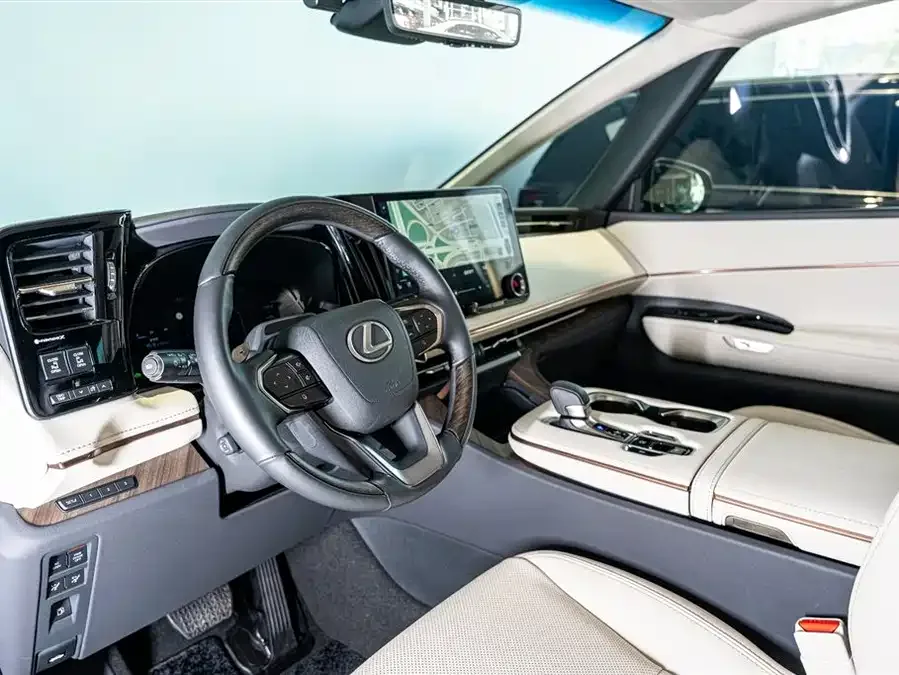 Lexus LM 2023 500h Six-seat Premium Edition 2025 — миниатюра 2