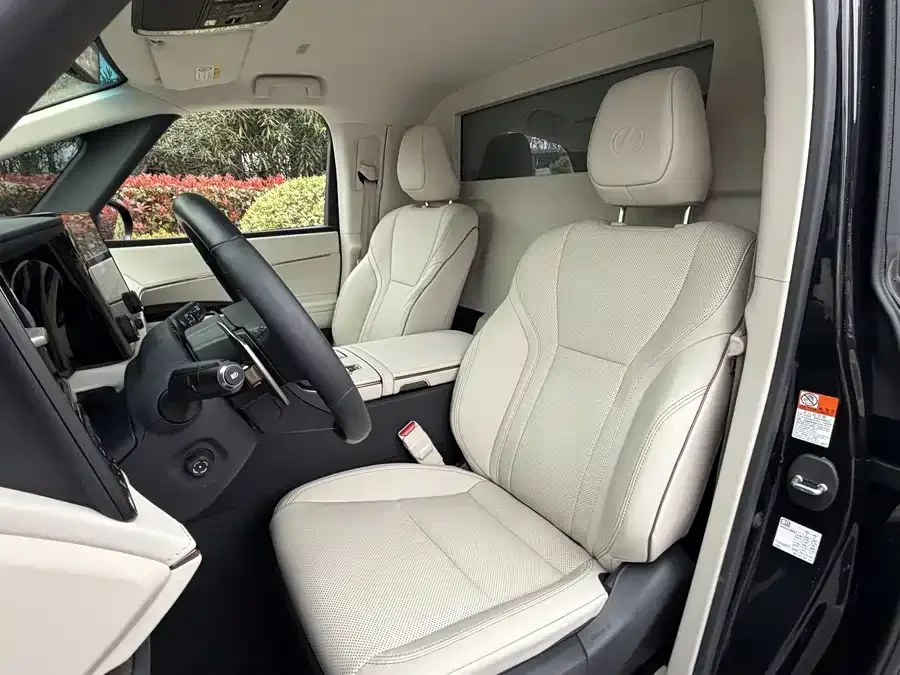 Lexus LM 500h 2025 Four-Seat Executive Edition 2024 — миниатюра 3