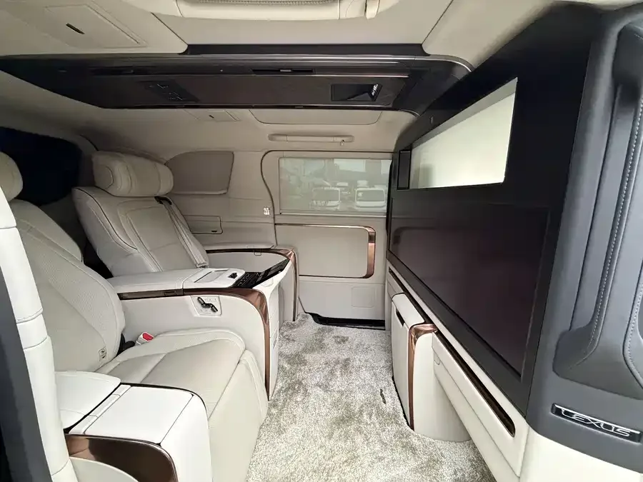 Lexus LM 500h 2025 Four-Seat Executive Edition 2024 — миниатюра 4
