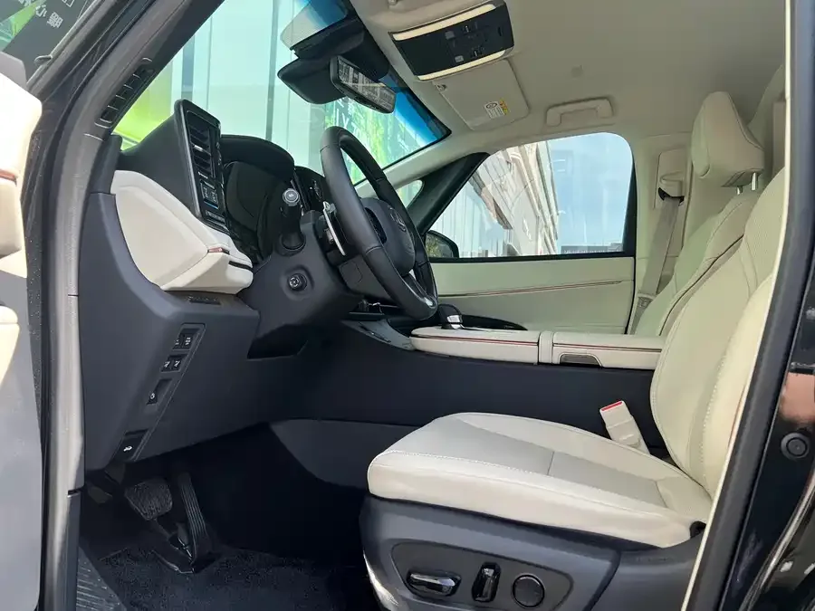Lexus LM 500h 2025 Four-Seat Executive Edition 2026 — миниатюра 2