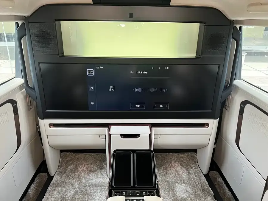Lexus LM 500h 2025 Four-Seat Executive Edition 2026 — миниатюра 4