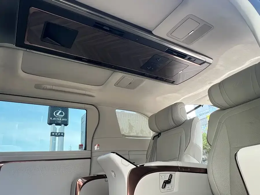 Lexus LM 500h 2025 Four-Seat Executive Edition 2026 — миниатюра 5
