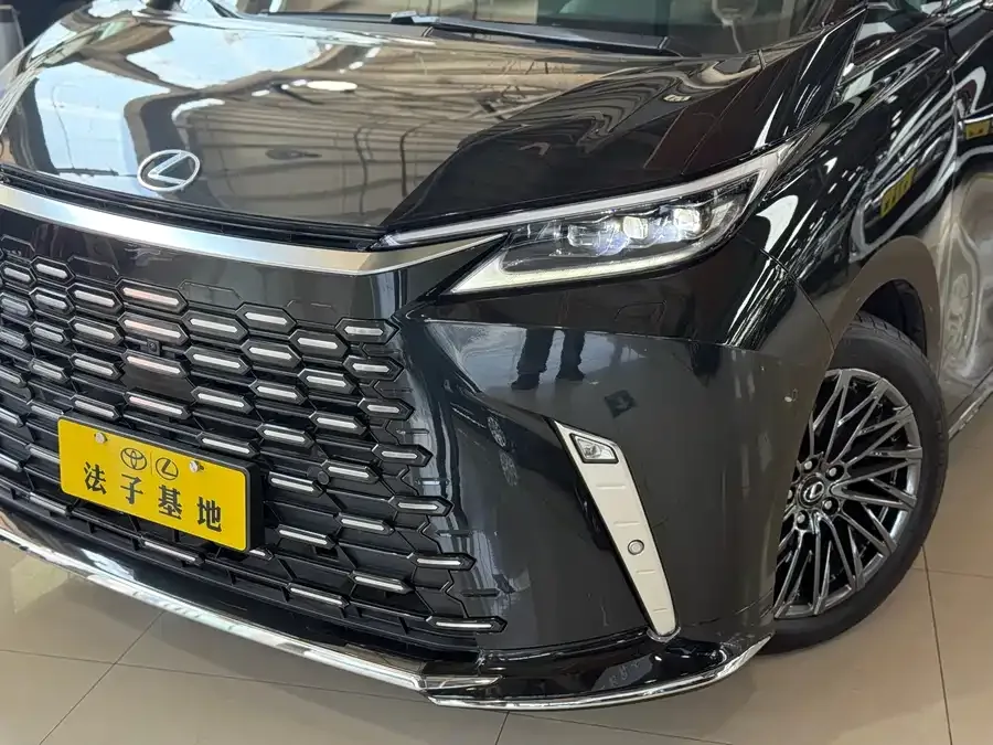 Lexus LM 2023 500h Six-seat Premium Edition 2024 — миниатюра 2