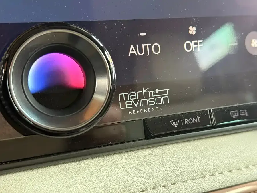 Lexus LM 2023 500h Six-seat Premium Edition 2024 — миниатюра 4