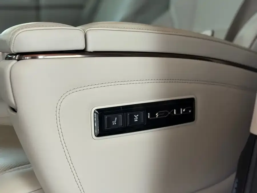 Lexus LM 2023 500h Six-seat Premium Edition 2024 — миниатюра 5