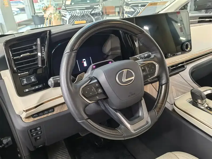 Lexus LM 2023 500h Six-seat Premium Edition 2024 — миниатюра 4