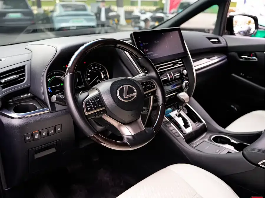 Lexus LM 2020 300h Four-seat Royal Edition 2023 — миниатюра 3