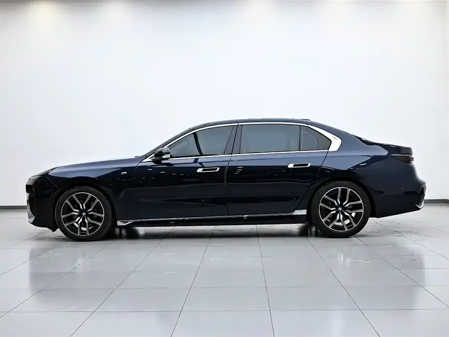 BMW 7 Series BMW 7 Series 2023 735Li M Sport Package 2024 — миниатюра 2