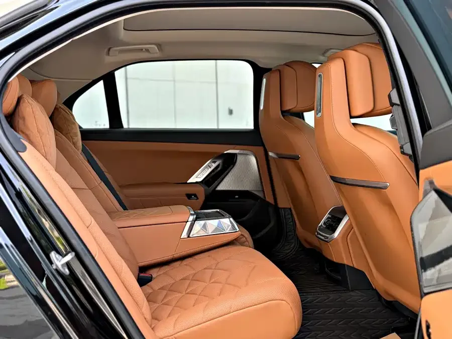 BMW 7 Series BMW 7 Series 2023 735Li M Sport Package 2024 — миниатюра 4