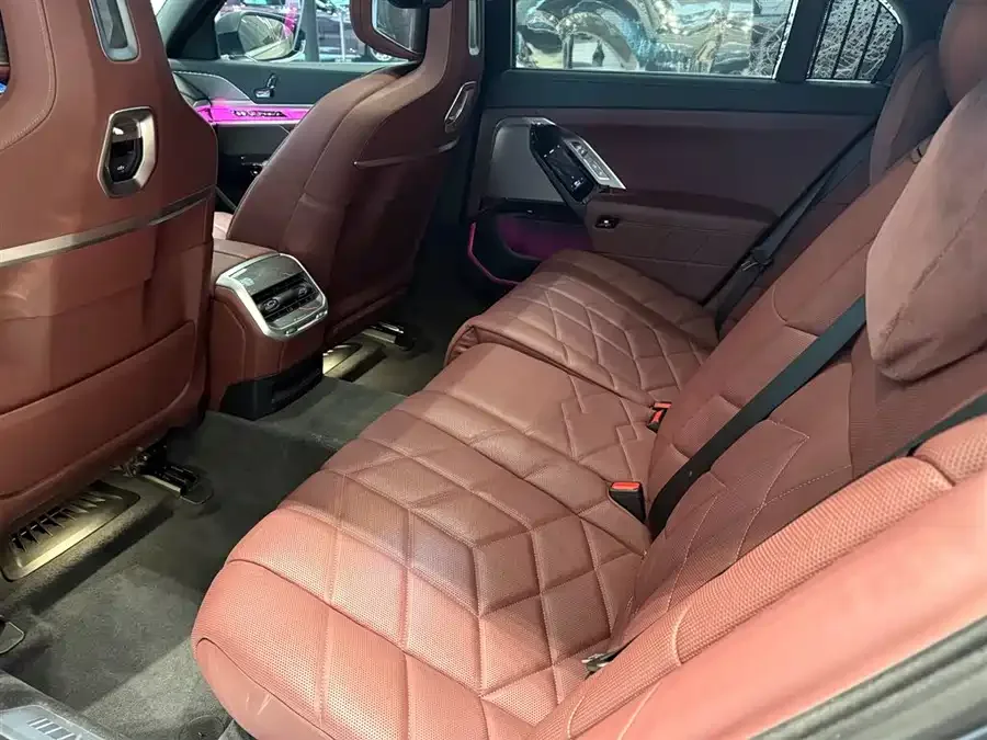 BMW 7 Series BMW 7 Series 2023 facelift 740Li exclusive luxury package 2025 — миниатюра 2