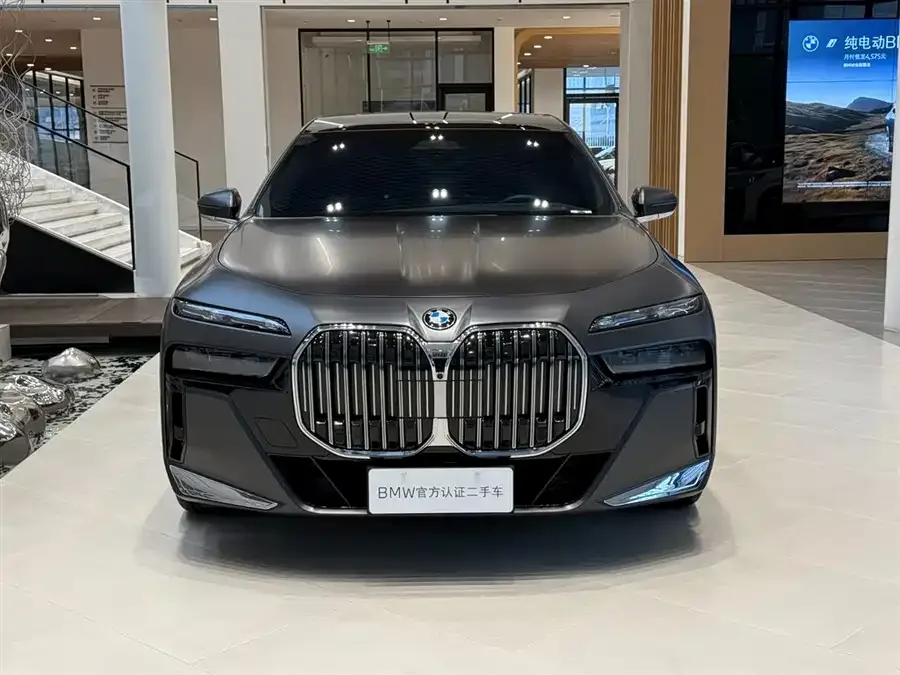 BMW 7 Series BMW 7 Series 2023 facelift 740Li exclusive luxury package 2025 — миниатюра 4