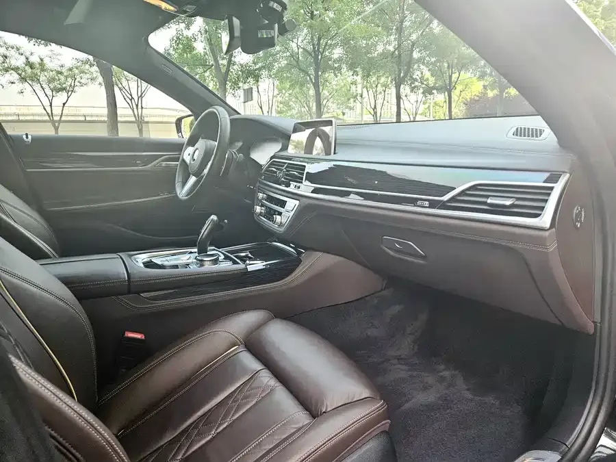 BMW 7 Series BMW 7 Series 2021 740Li Leading M Sport Package 2022 — миниатюра 3