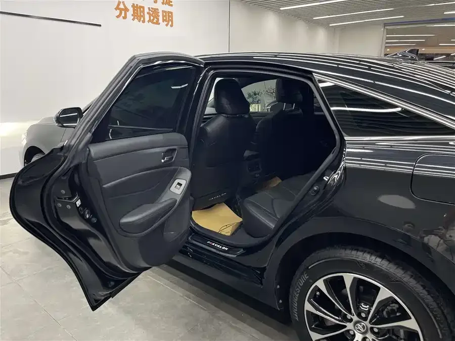 Toyota Avalon Asia Dragon 2022 2.5L Deluxe Edition 2022 — миниатюра 4