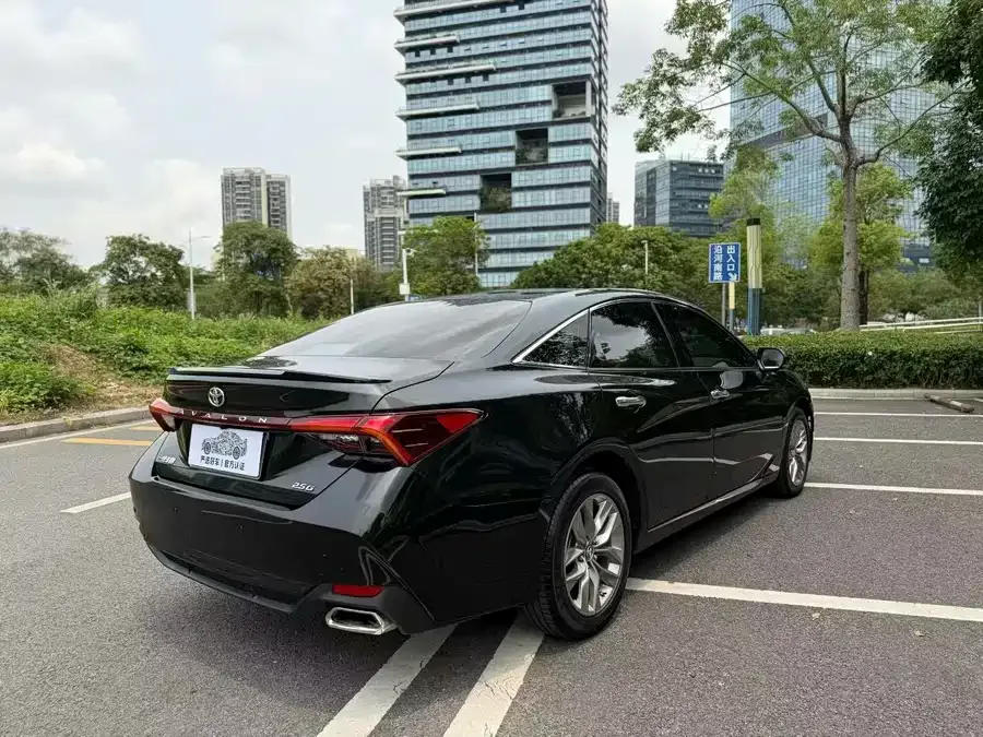 Toyota Avalon Asia Dragon 2021 2.5L Deluxe Edition 2022 — миниатюра 3
