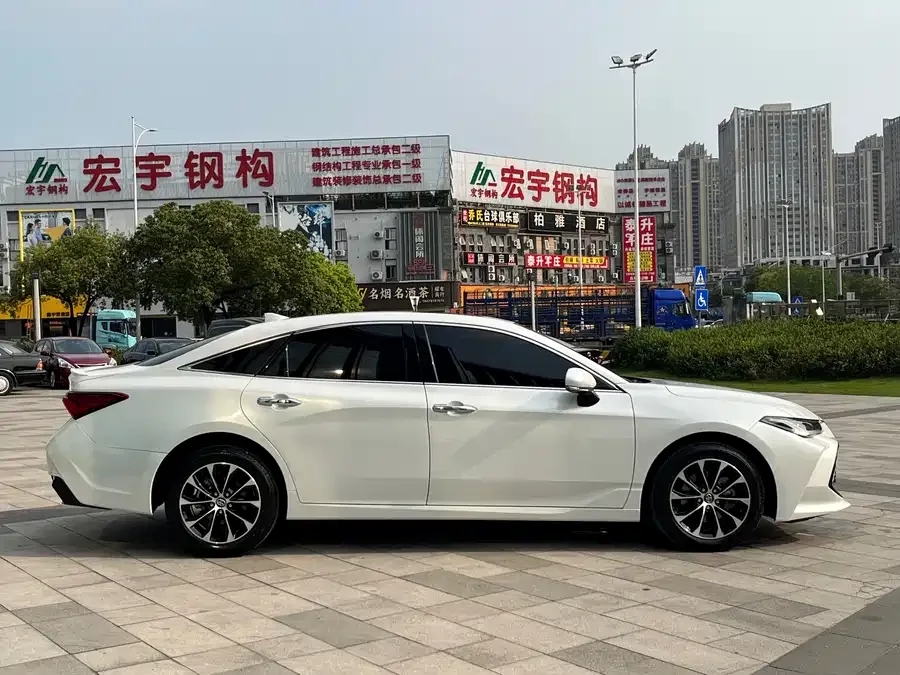 Toyota Avalon Asia Dragon 2022 2.5L Deluxe Edition 2023 — миниатюра 2