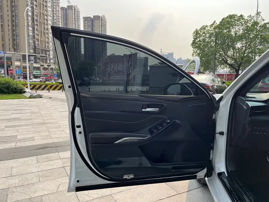 Toyota Avalon Asia Dragon 2022 2.5L Deluxe Edition 2023 — миниатюра 3