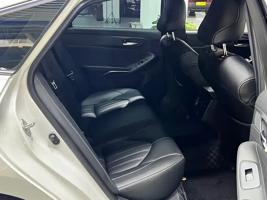 Toyota Avalon Asia Dragon 2019 2.0L Advanced Edition National VI 2022 — миниатюра 3