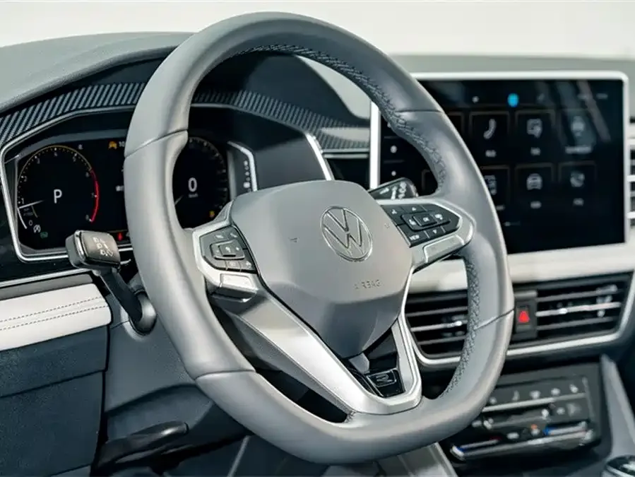 Volkswagen Tiguan L Tiguan L 2024 Outstanding Model 330TSI Automatic Two-Wheel Drive R-Line Dragon Glory Edition 2025 — миниатюра 3
