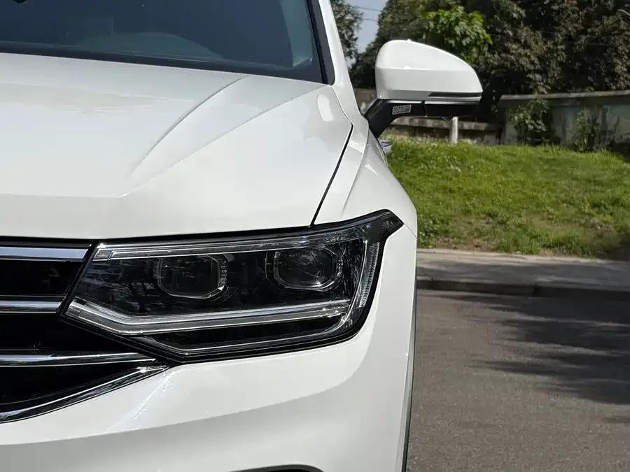 Volkswagen Tiguan L Tiguan L 2024 Outstanding Model 330TSI Automatic Two-Wheel Drive R-Line Dragon Glory Edition 2024 — миниатюра 2