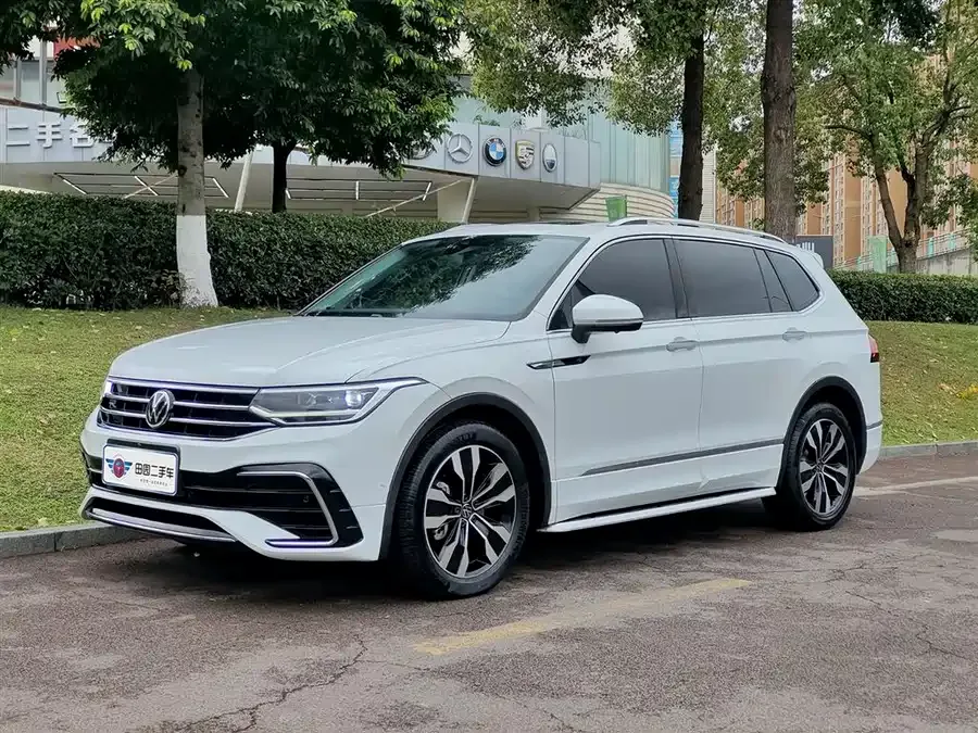 Volkswagen Tiguan L Tiguan L 2022 330TSI Automatic 2WD R-Line Enjoy Edition 2023 — фото 1, купить с доставкой в Москву