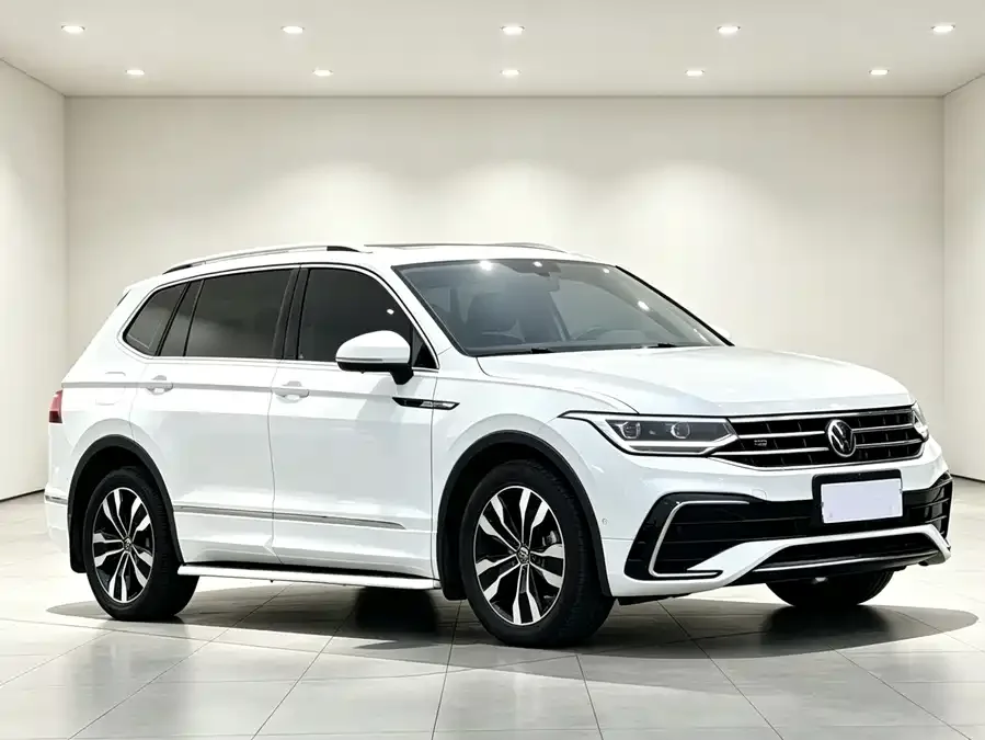 Volkswagen Tiguan L Tiguan L 2024 330TSI Automatic 2WD R-Line Enjoy Edition 2024 — фото 1, купить с доставкой в Москву