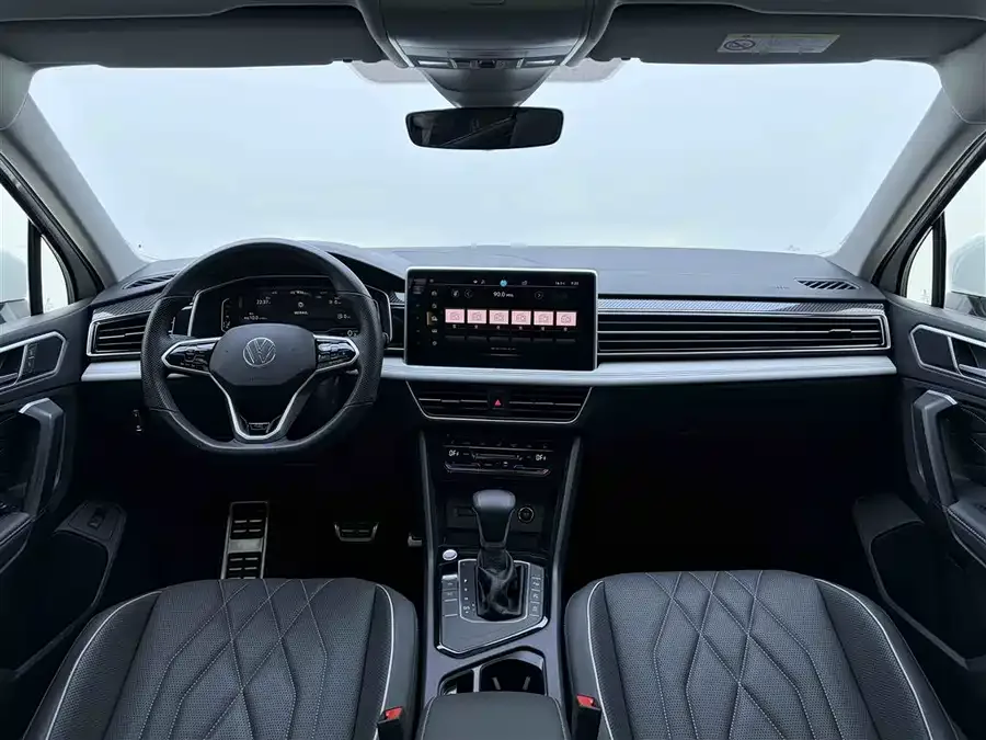Volkswagen Tiguan L Tiguan L 2023 330TSI Automatic 2WD R-Line Enjoy Edition 2022 — миниатюра 4