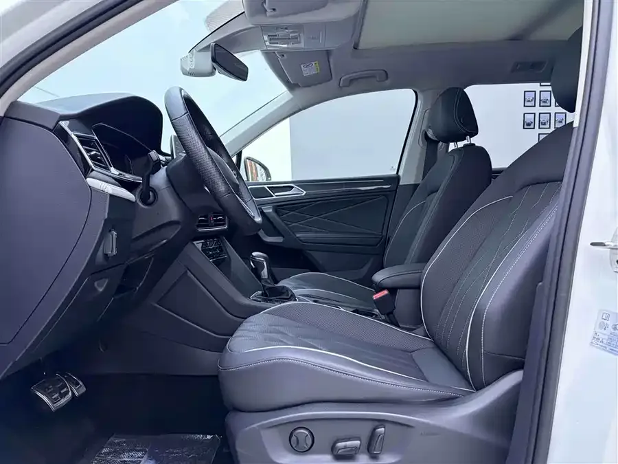Volkswagen Tiguan L Tiguan L 2023 330TSI Automatic 2WD R-Line Enjoy Edition 2022 — миниатюра 5