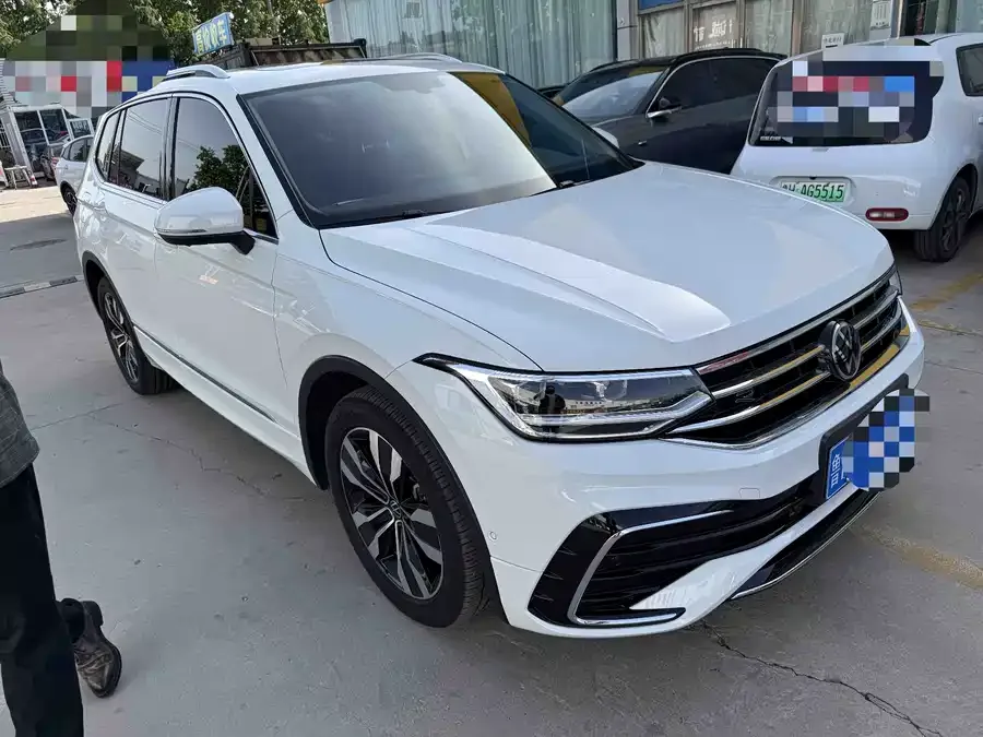 Volkswagen Tiguan L Tiguan L 2024 Outstanding Model 330TSI Automatic Two-Wheel Drive R-Line Dragon Glory Edition 2025 — фото 1, купить с доставкой в Москву
