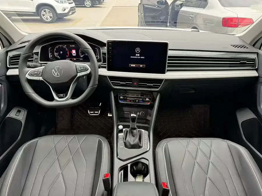 Volkswagen Tiguan L Tiguan L 2024 Outstanding Model 330TSI Automatic Two-Wheel Drive R-Line Dragon Glory Edition 2024 — миниатюра 4