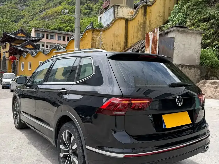 Volkswagen Tiguan L Tiguan L 2022 330TSI Automatic 2WD R-Line Enjoy Edition 2022 — миниатюра 4