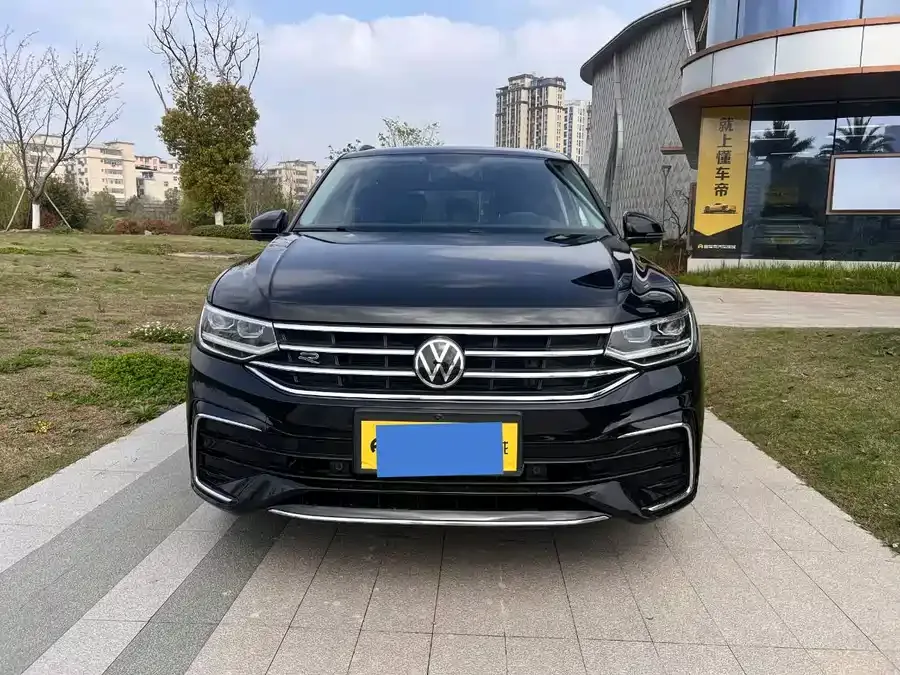 Volkswagen Tiguan L Tiguan L 2022 330TSI Automatic 2WD R-Line Enjoy Edition 2022 — фото 1, купить с доставкой в Москву