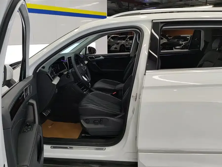 Volkswagen Tiguan L Tiguan L 2024 Outstanding Model 330TSI Automatic Two-Wheel Drive R-Line Dragon Glory Edition 2024 — миниатюра 3
