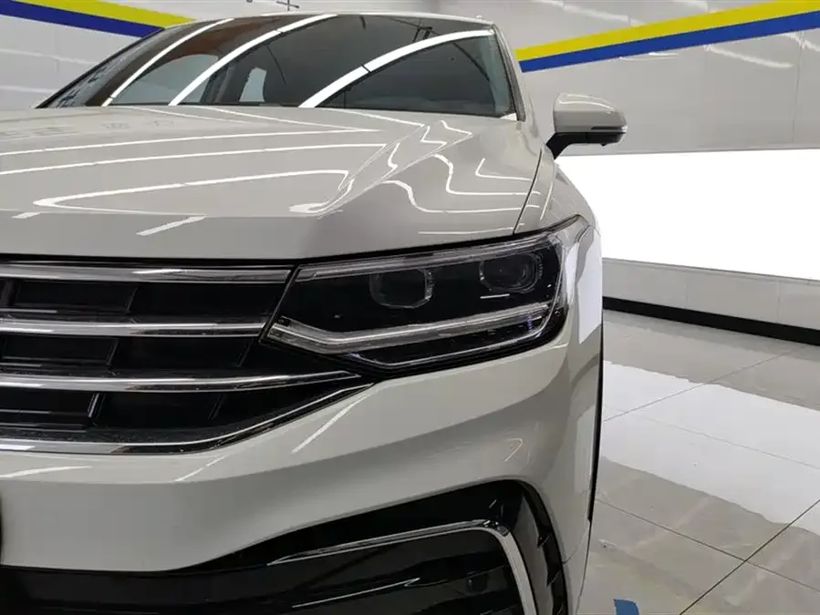 Volkswagen Tiguan L Tiguan L 2024 Outstanding Model 330TSI Automatic Two-Wheel Drive R-Line Dragon Glory Edition 2024 — миниатюра 5