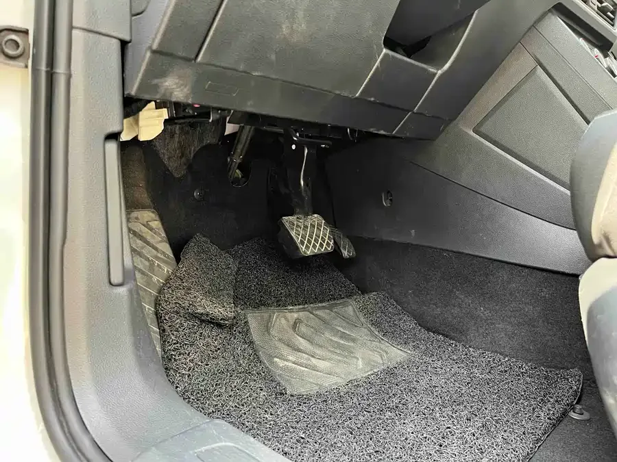Volkswagen Tiguan L Tiguan L 2022 330TSI Automatic 2WD Comfort Edition 2022 — миниатюра 4