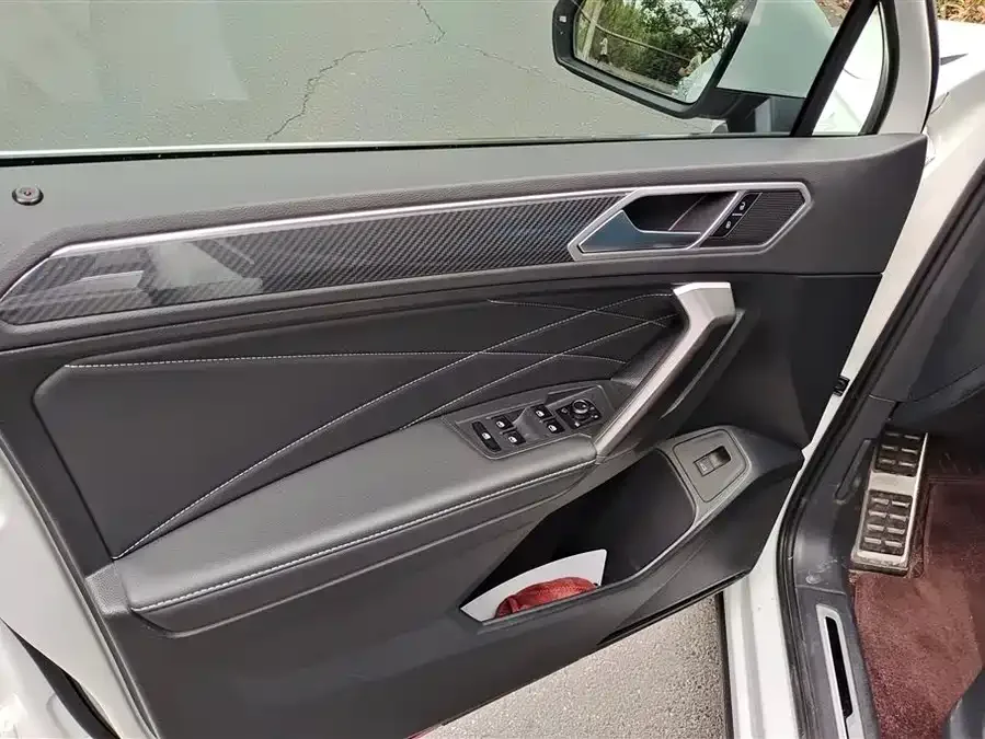 Volkswagen Tiguan L Tiguan L 2023 330TSI Automatic 2WD R-Line Enjoy Edition 2023 — миниатюра 4