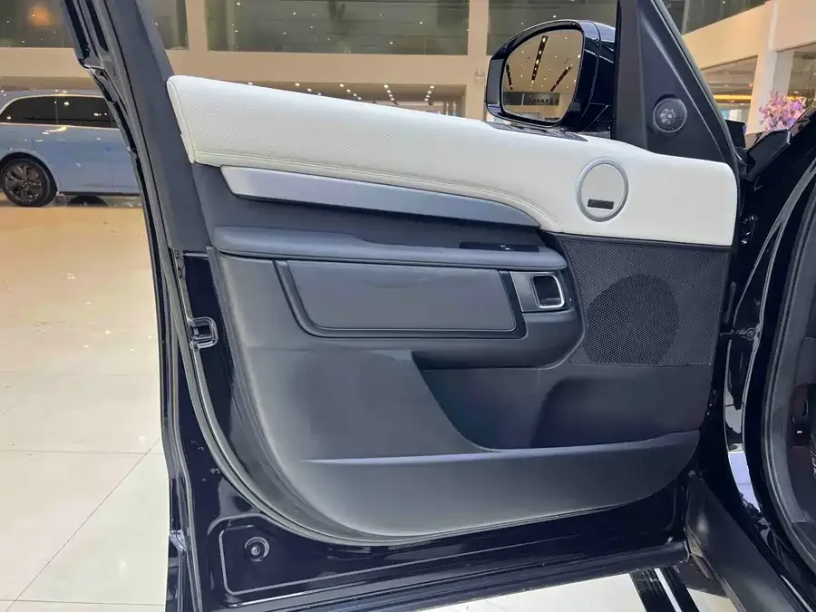 Land Rover finds Discover the 2023 360PS R-Dynamic S 2023 — миниатюра 3